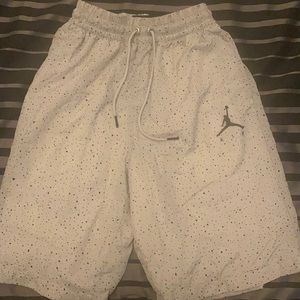 JORDAN MENS CONCRETE BASKETBALL SHORTS SZ SMALL